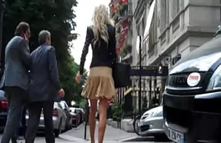 xxx 大胸的老太太坚持一个年轻的家伙，为他提供性