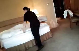 xxx 喝白兰地的女仆给她的洞